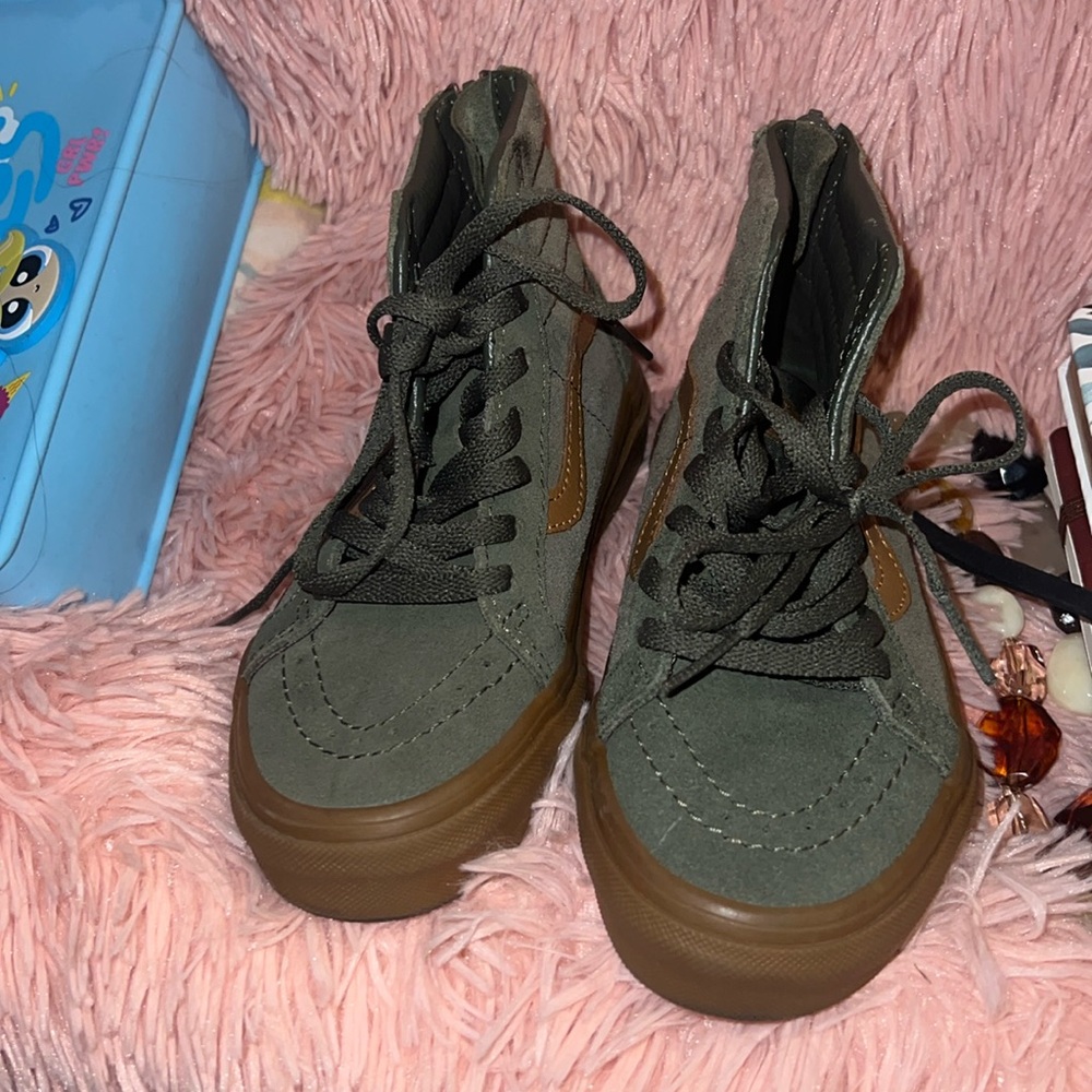 Kids High-Top Sneakers - Black and Brown